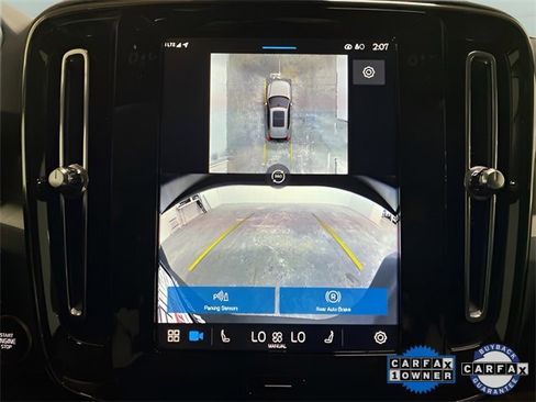 Used 2025 Volvo XC40 B5 Plus image 53