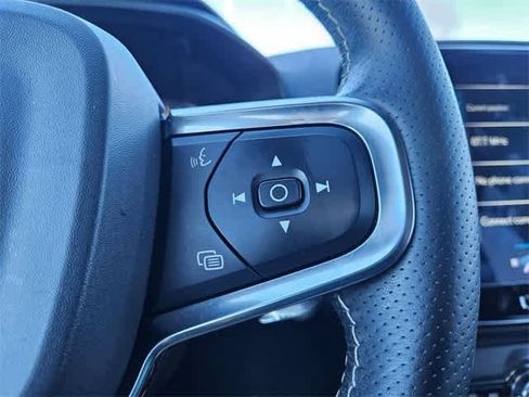 Used 2020 Volvo XC40 T5 R-Design image 26