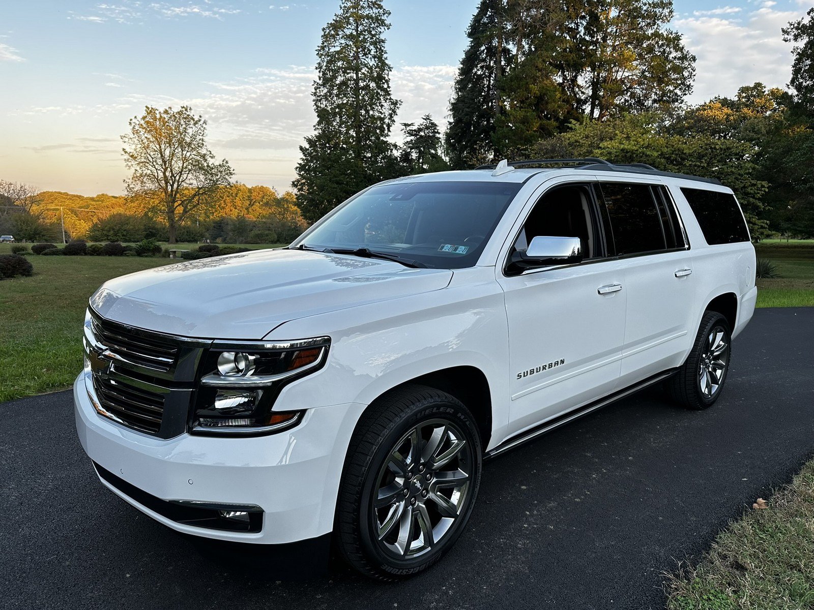 Used 2018 Chevrolet Suburban Premier AWD/4WD image 4