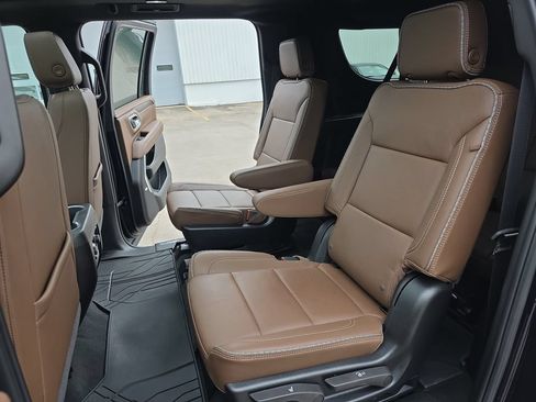 Used 2024 Chevrolet Suburban High Country w/ Max Trailering Package AWD/4WD image 16