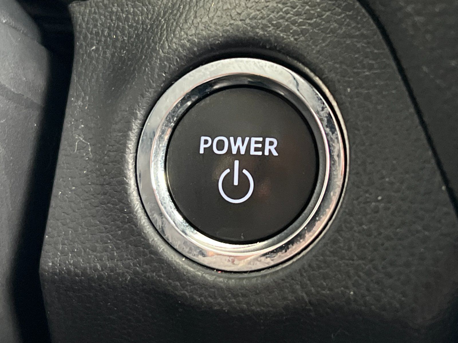 Used 2025 Toyota RAV4 XLE AWD/4WD image 21