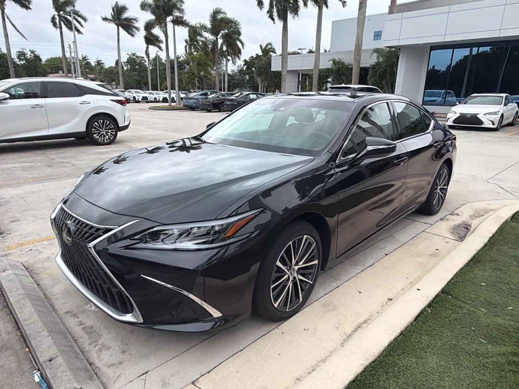 Used 2025 Lexus ES 300h w/ Premium Package FWD image 8