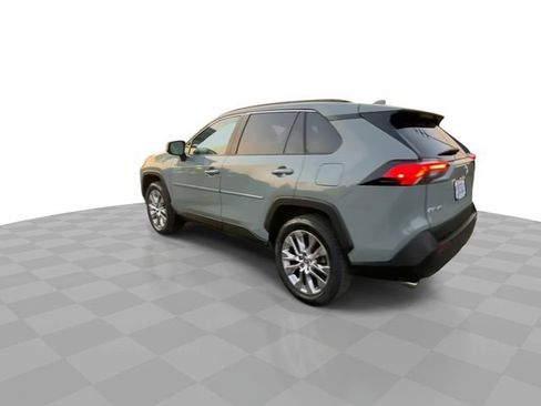 Used 2020 Toyota RAV4 XLE Premium AWD/4WD image 8