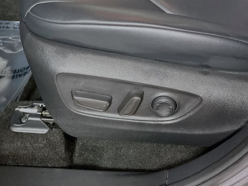 Used 2023 Toyota Highlander XLE image 16