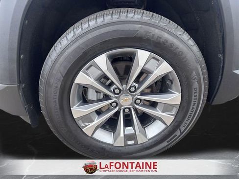 Used 2025 Chevrolet Equinox LT FWD image 32