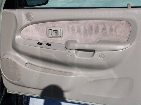 Used 2004 Toyota Tacoma Base image 18