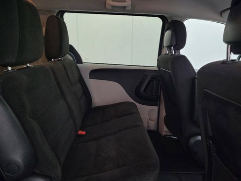 Used 2018 Dodge Grand Caravan SE FWD image 19