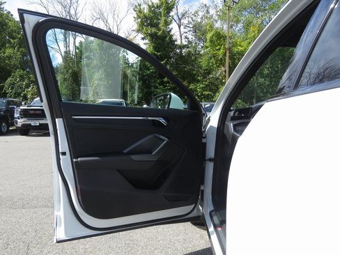 Used 2022 Audi Q3 2.0T Premium w/ Black Optic Sport Package image 10