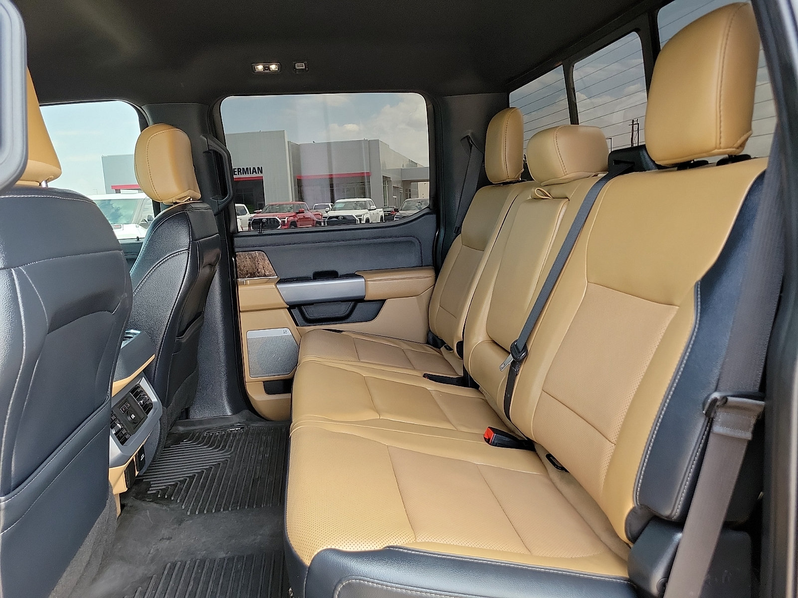 Used 2024 Ford F250 Lariat w/ Lariat Ultimate Package AWD/4WD image 8