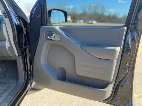 Used 2016 Nissan Frontier SV image 34