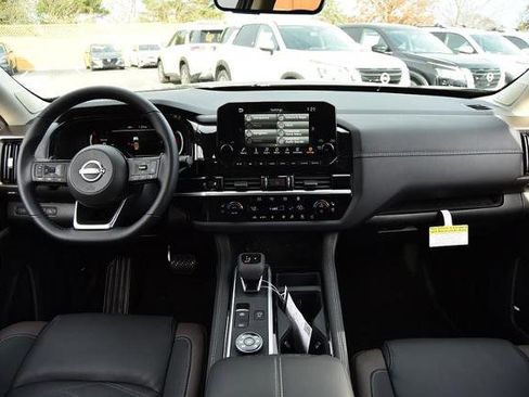 New 2025 Nissan Pathfinder Platinum image 8