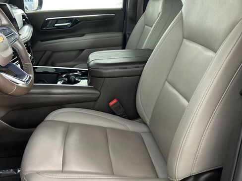 Used 2025 Chevrolet Tahoe LT RWD image 12