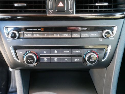 Certified 2019 Kia Optima S image 23