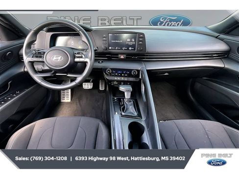 Used 2025 Hyundai Elantra Sport FWD image 13