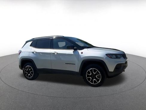 Used 2025 Jeep Compass Trailhawk AWD/4WD image 2
