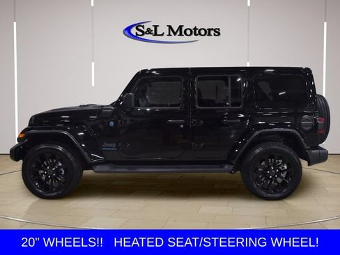 Used 2025 Jeep Wrangler Unlimited Sahara AWD/4WD image 4