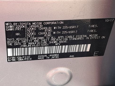 Used 2018 Toyota RAV4 LE image 32