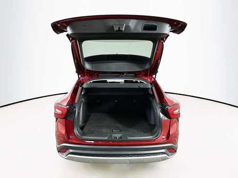 Used 2025 Chevrolet Trax LT w/ LT Convenience Package image 27