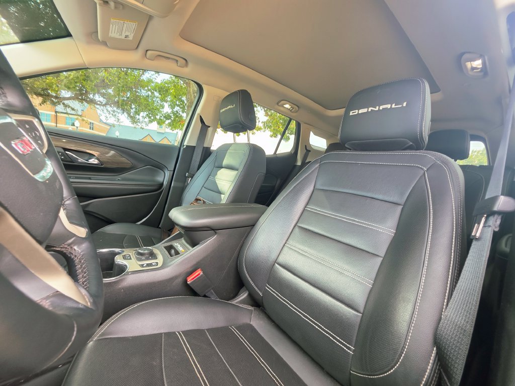 Used 2024 GMC Terrain Denali w/ Denali Premium Package AWD/4WD image 31
