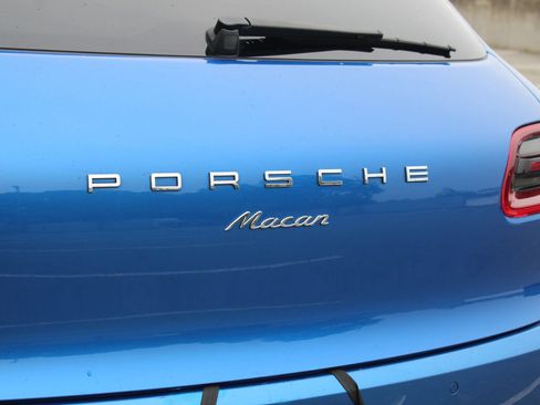 Used 2018 Porsche Macan Sport Edition AWD/4WD image 47