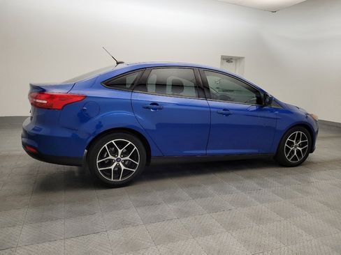 Used 2018 Ford Focus SE w/ SE Appearance Package image 10