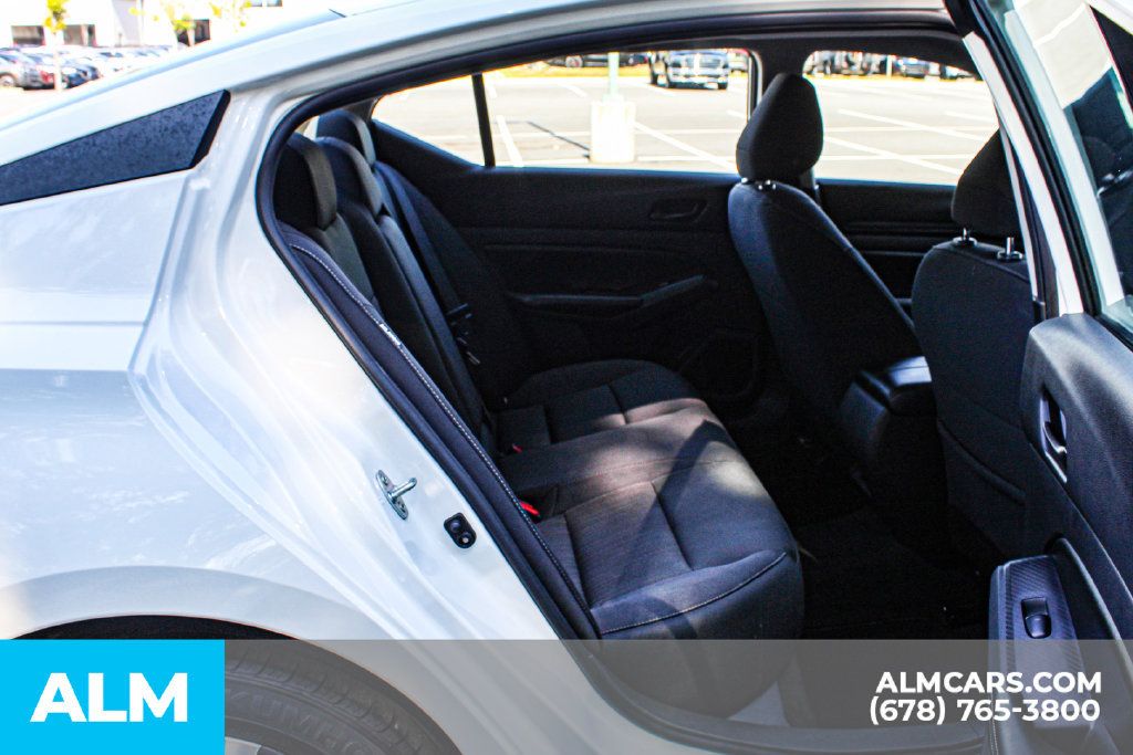Used 2025 Nissan Altima 2.5 SV FWD image 18