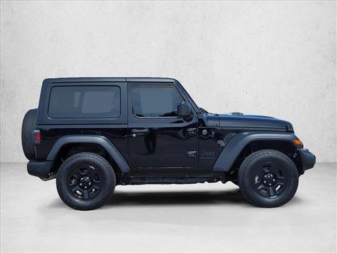 Used 2025 Jeep Wrangler Sport AWD/4WD image 4