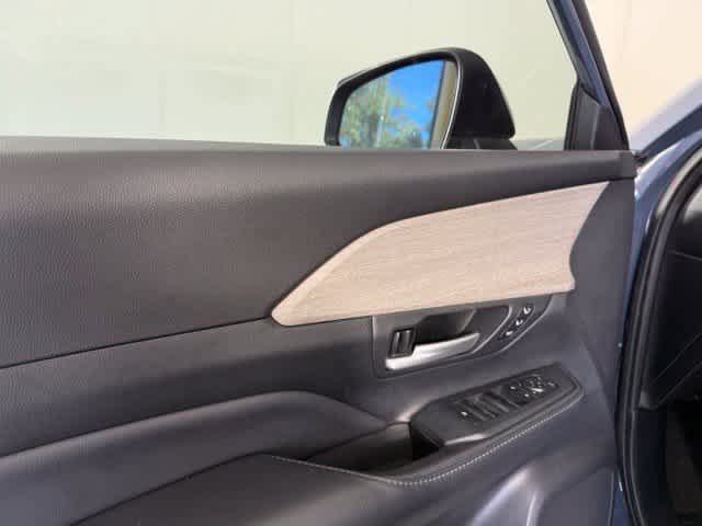 Used 2024 Toyota Grand Highlander AWD image 29