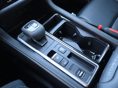 Used 2024 Nissan Pathfinder SL w/ SL Premium Package FWD image 28