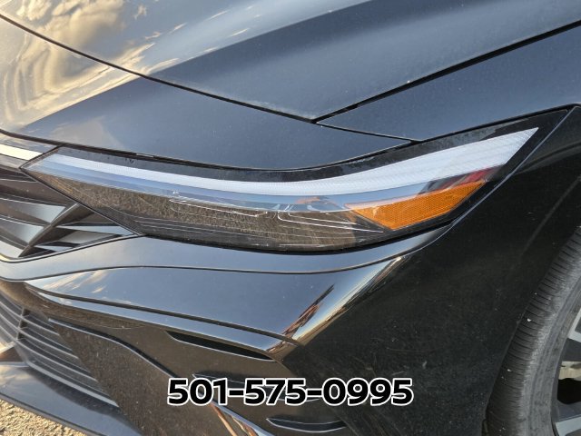 Used 2025 Hyundai Elantra SEL FWD image 11