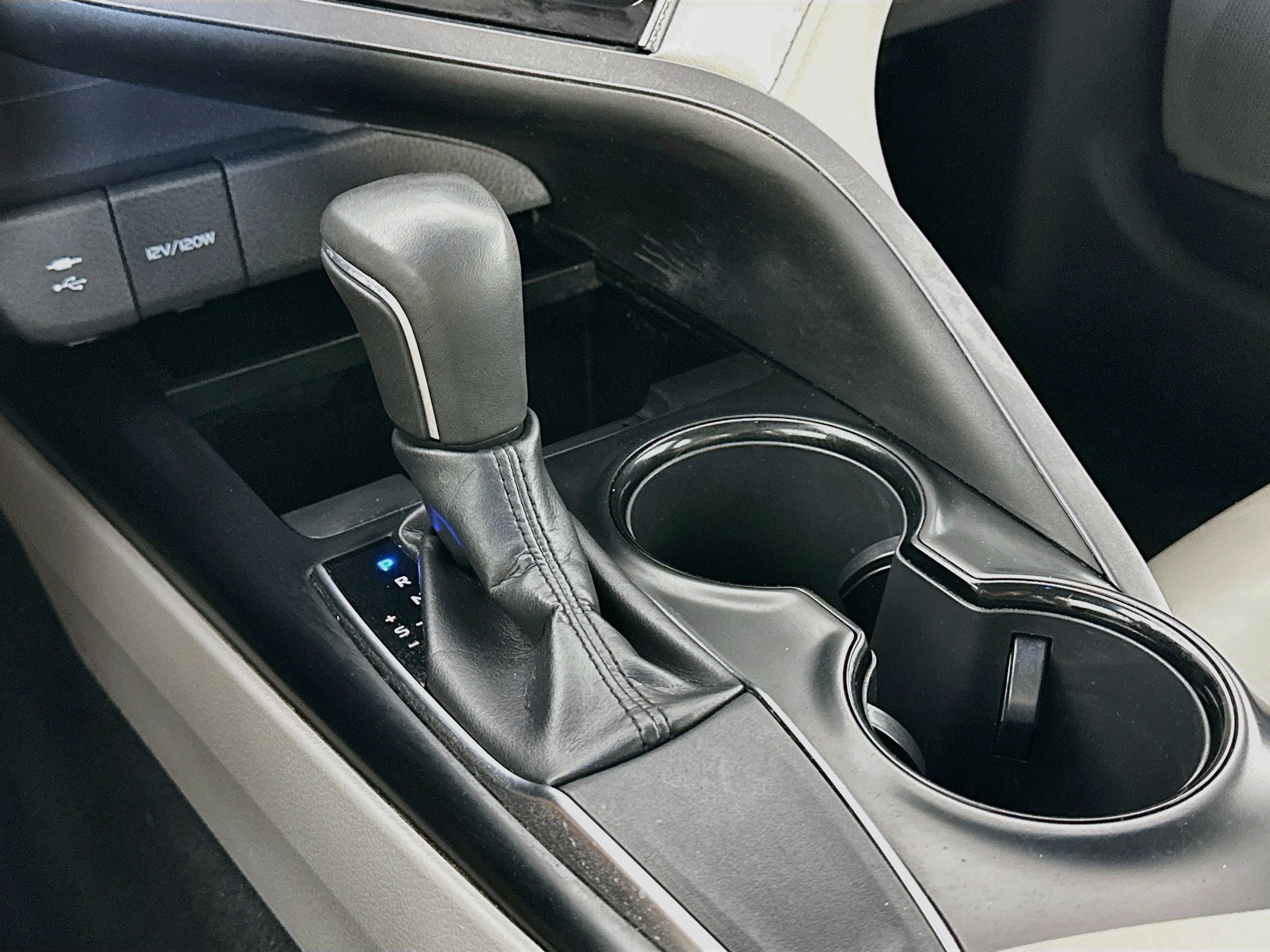 Used 2019 Toyota Camry SE w/ Convenience Package FWD image 25