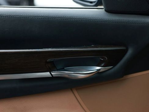 Used 2011 BMW 740i image 43