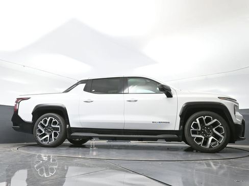 New 2025 Chevrolet Silverado EV RST image 51