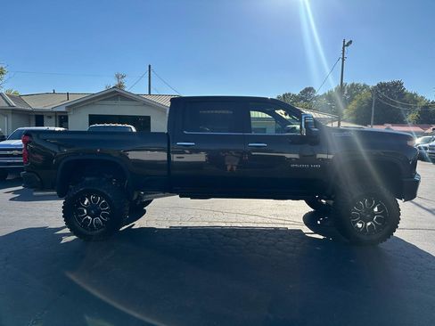 Used 2020 Chevrolet Silverado 2500 High Country w/ Technology Package AWD/4WD image 4