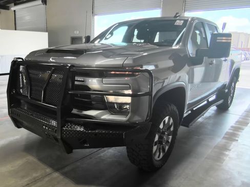 Used 2024 Chevrolet Silverado 2500 Custom w/ Custom Convenience Package AWD/4WD image 4