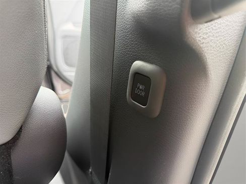 Used 2021 Toyota Sienna XLE AWD/4WD image 28