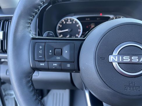 Used 2024 Nissan Pathfinder SL image 16