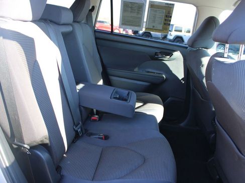 Used 2024 Toyota Highlander LE AWD/4WD image 31