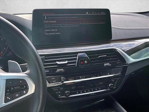 Used 2022 BMW M550i xDrive w/ Executive Package image 8