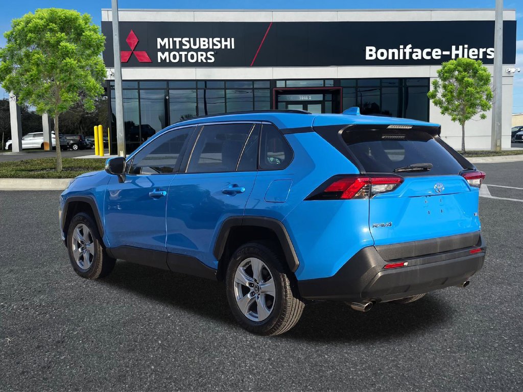 Used 2019 Toyota RAV4 XLE FWD image 3