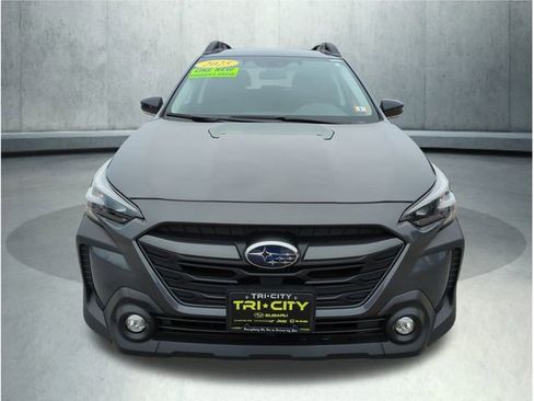 Used 2025 Subaru Outback Premium image 9