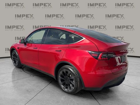 Used 2021 Tesla Model Y Long Range image 3