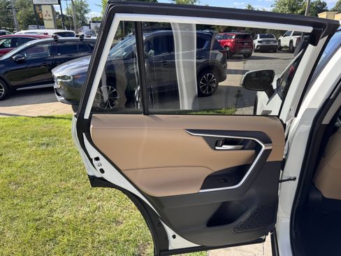 Used 2020 Toyota RAV4 XLE Premium AWD/4WD image 23