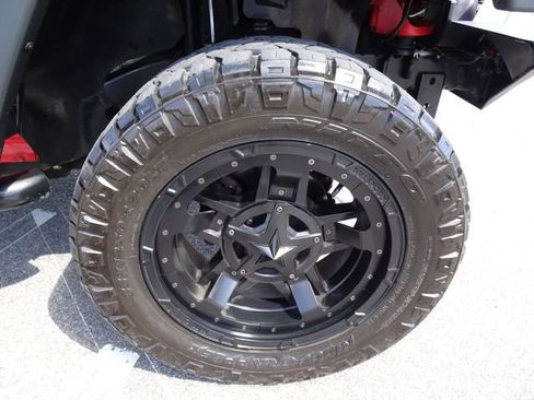 Used 2013 Jeep Wrangler Sport AWD/4WD image 26
