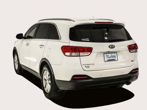 Used 2017 Kia Sorento LX w/ LX Convenience Package image 7