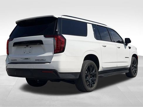 Used 2023 GMC Yukon XL SLT w/ SLT Luxury Package AWD/4WD image 9