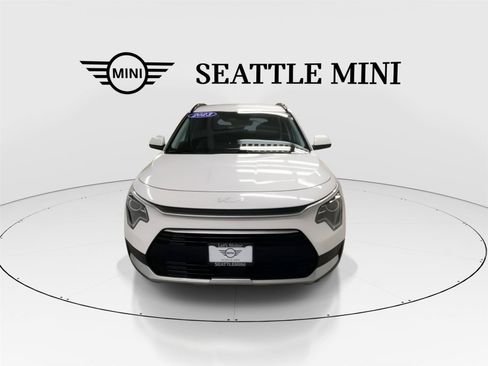 Used 2023 Kia Niro EX FWD image 3