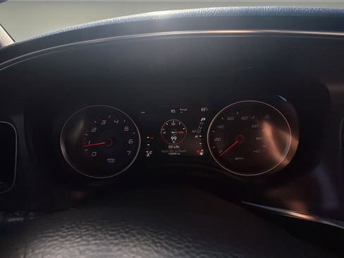 Used 2016 Dodge Charger SE RWD image 9