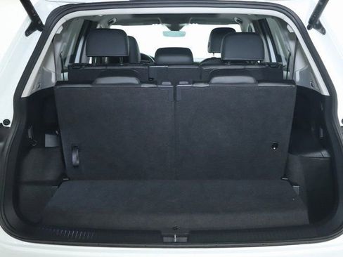 Used 2024 Volkswagen Tiguan SE image 32