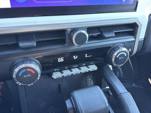 Used 2024 Toyota Tacoma TRD Off-Road image 17